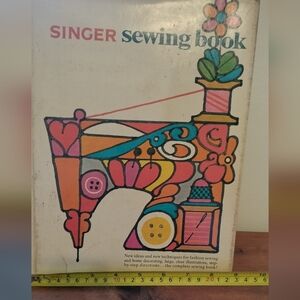 Vintage SINGER CO Sewing Book 1969 Golden Press New York Preowned
